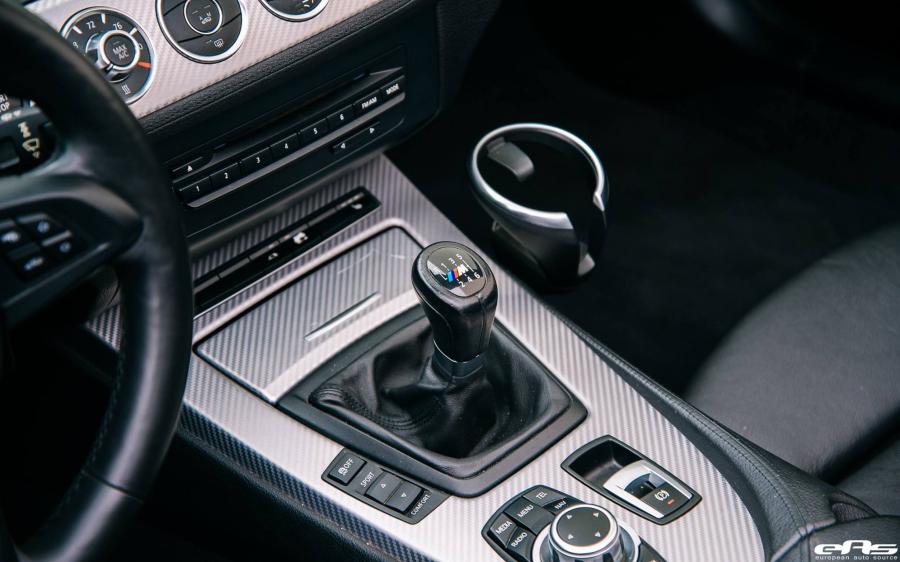 Детали интерьера BMW Z4 sDrive 3.5is Alpine White by EAS 2016 года  (фото 8 из 11)